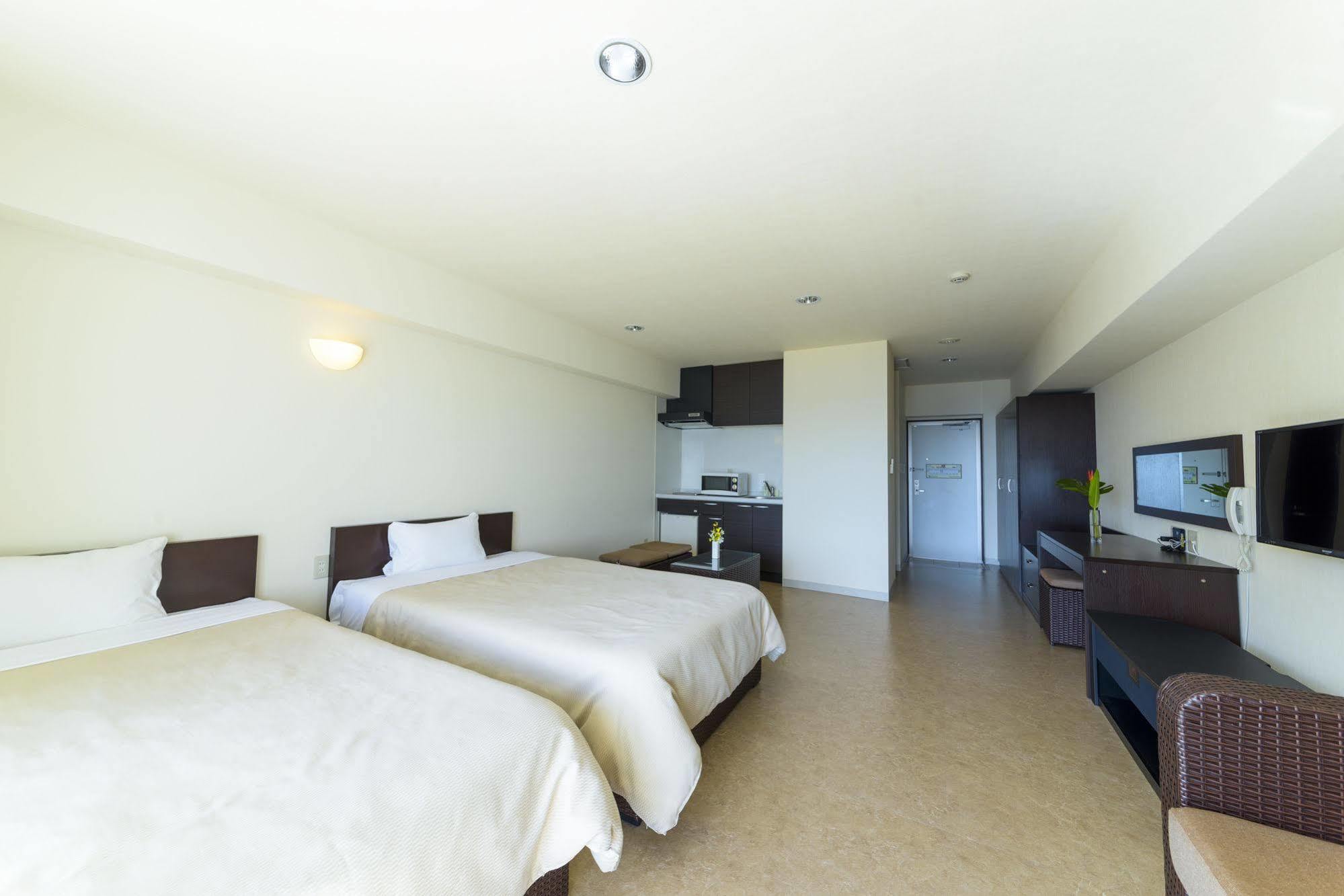 Condominium Hotel Monpa Chatan Eksteriør billede